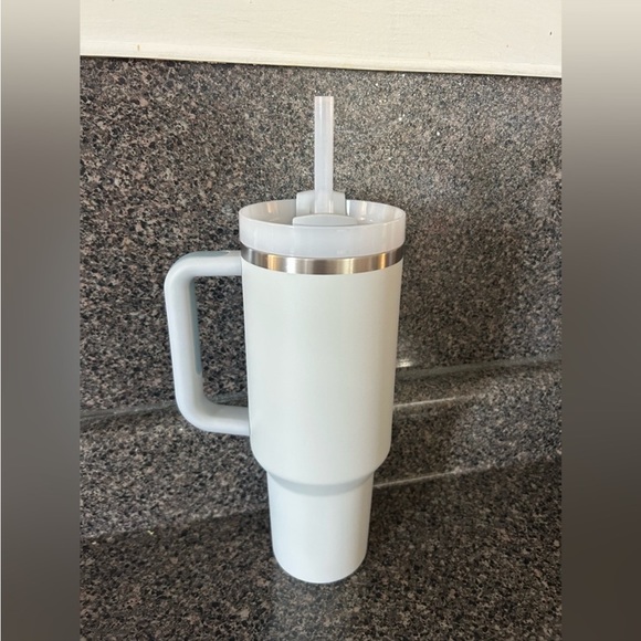 STANLEY 40 oz 2.0 - Picture 2 of 6